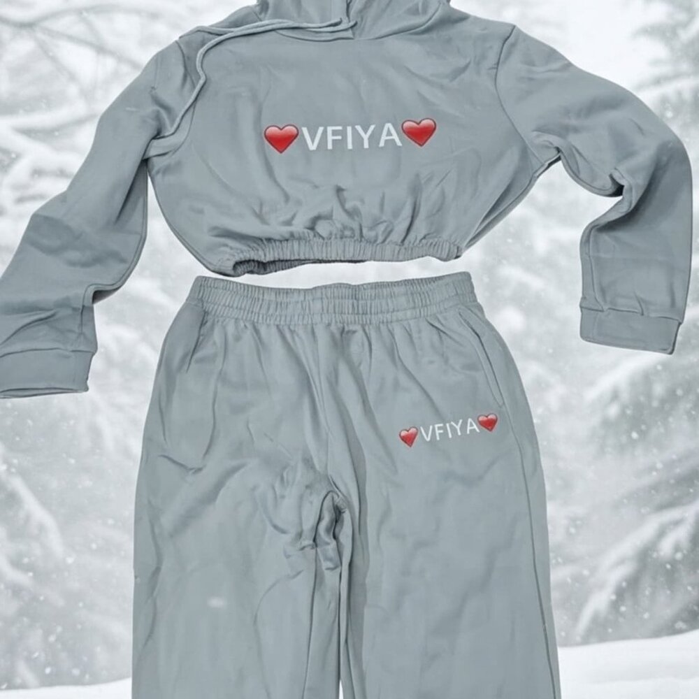 NWT - VFIYA Women’s HEART EMOJI Premium & Cozy Cropped Sweatshirt + Jogger Set - Picture 4 of 7
